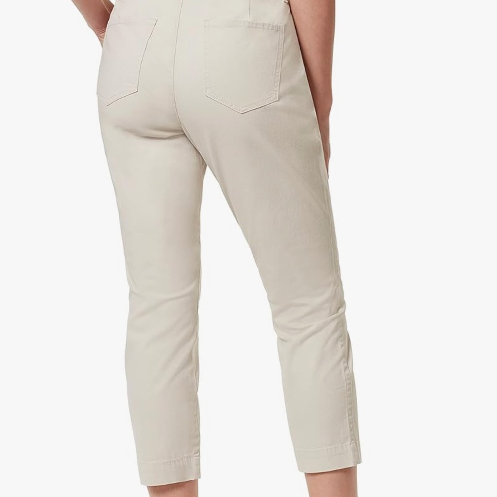 Gloria Vanderbilt Women's Apparel; High rise tapered trouserpant.